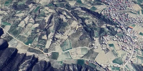hatayda-500-metrelik-dev-yariklar-buyuk-yikim-uzaydan-iste-boyle-gozukuyor-1677828967224.jpg Hatay’da 500 metrelik dev yarıklar! Büyük yıkım uzaydan işte böyle gözüküyor - 7