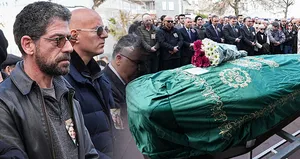 Cenazede ünlü oyuncu da vardı...