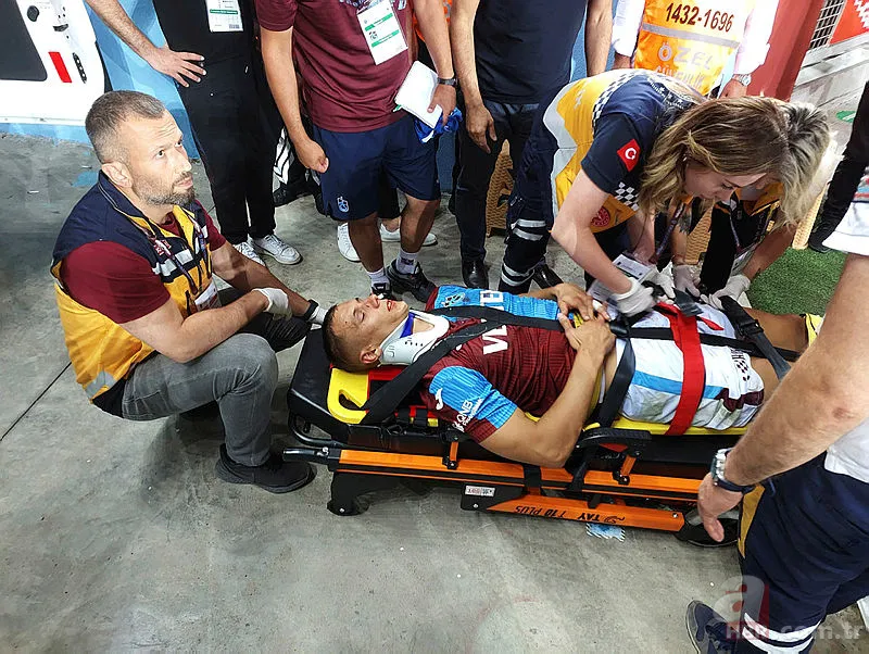 Trabzonspor- AEK maçında Benkovic sakatlandı! Kanlar içinde kaldı… | İşte o anlar... 9