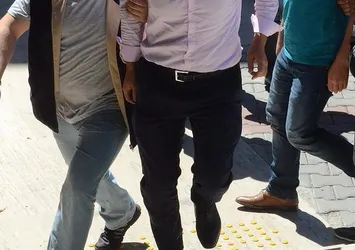İzmir ve Antalya'da FETÖ operasyonu: 40 kişi tutuklandı