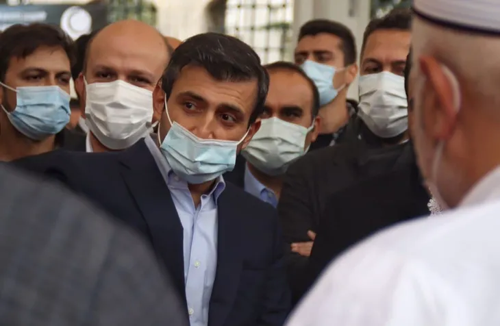 Özdemir Bayraktar son yolculuğuna uğurlandı! Sevenleri Fatih Camii'ne akın etti