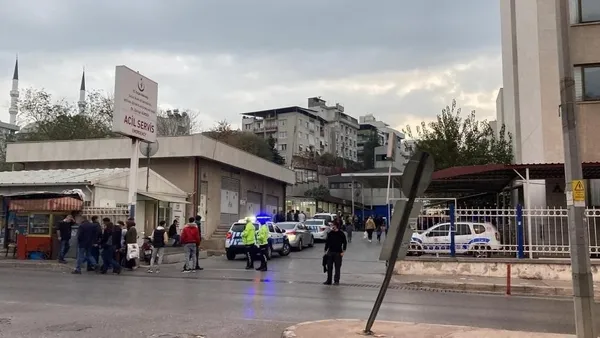 izmirdeki-silahli-cocuk-kavgasi-agir-yaralanan-1-kisi-hayatini-kaybetti-1668811630363.jpg İzmir'de silahlı çocuk kavgası: Ağır yaralanan 1 kişi hayatını kaybetti - 2