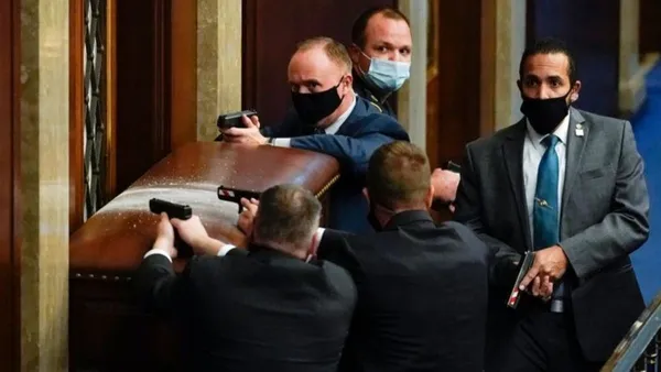 Son dakika: ABD Başkanı Joe Biden açıklamalarda bulundu: Kongreye girenler teröristtir