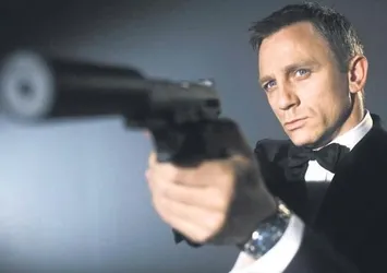 Bond olmaya ikna edildi