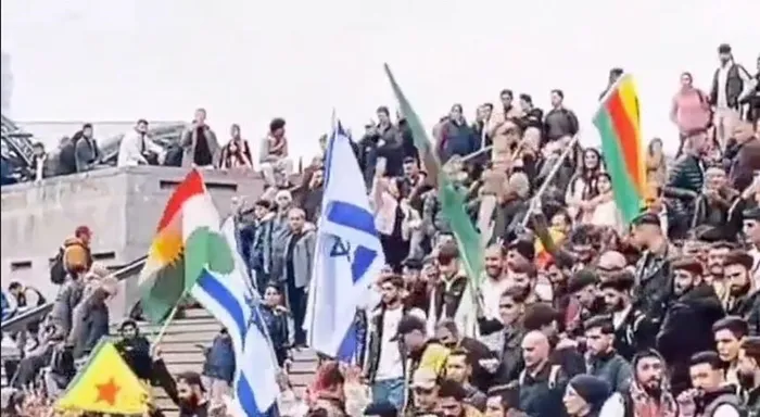 turkiye-korkusundan-tel-aviv-ve-ypg-birbirine-sarildi-teror-elebasi-ahmed-siyonist-gazetesine-konustu-israilsi-1738580597029.jpg Terör örgütleri ve İsrail bayrağı aynı mitingde (Arşiv)