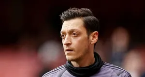 Mesut Özil SMA hastası minik Metehan’ın ailesiyle buluştu!