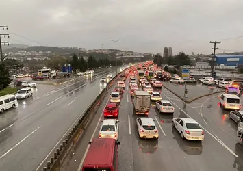 D-100 kara yolunda feci kaza! Trafik yeniden ulaşıma açıldı