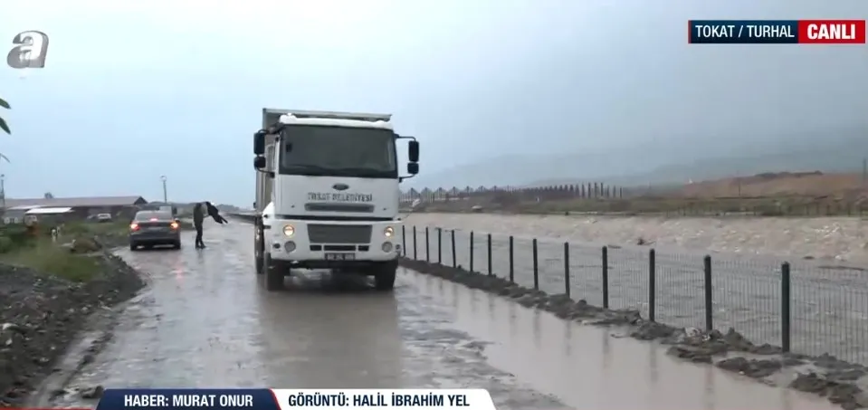 tokatta-kirmizi-alarm-almus-baraji-kritik-seviyeyi-asti-1779298312803.jpg Bölgedeki riskin büyümesi üzerine sadece Tokat'taki ekipler değil, çevre illerden ve Ankara'dan da destek ekipleri sevk edildi (Fotoğraf - ahaber.com.tr - ekran görüntüsü)