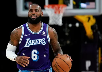 Lakers Lebron James ile anlaştı! Fiyatı dudak uçuklattı