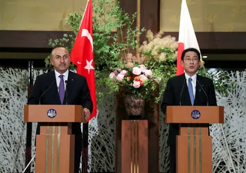 Bakan Çavuşoğlu, Japonya'da mevkidaşı bir araya geldi