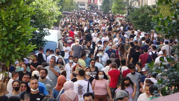 Türkiye'nin yeni nüfusu açıklandı! Hanehalkının 60'ı kendi evinde oturuyor! En popüler isimler Yusuf ve Zeynep oldu - 2