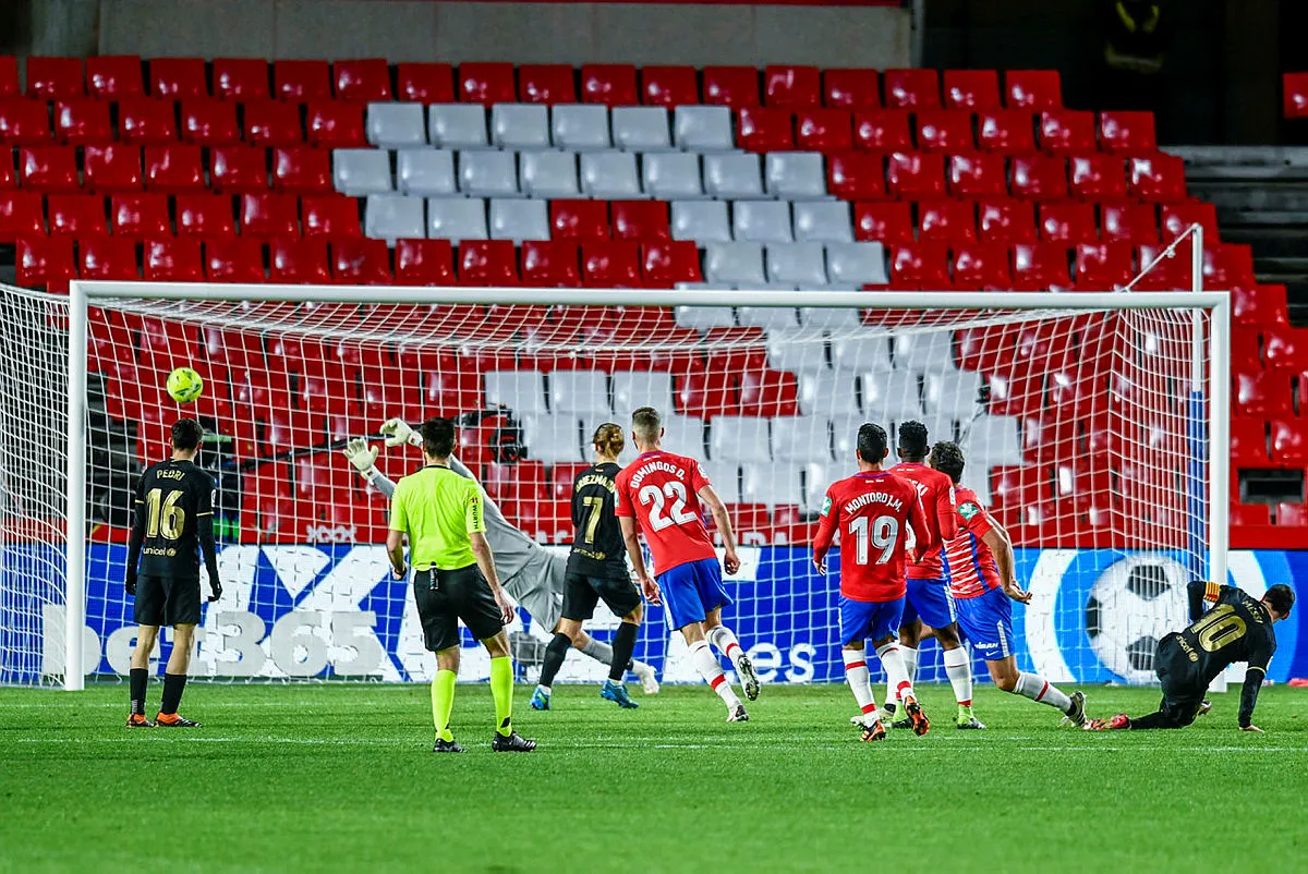 Barcelona Granada'yı deplasmanda 4-0 yendi
