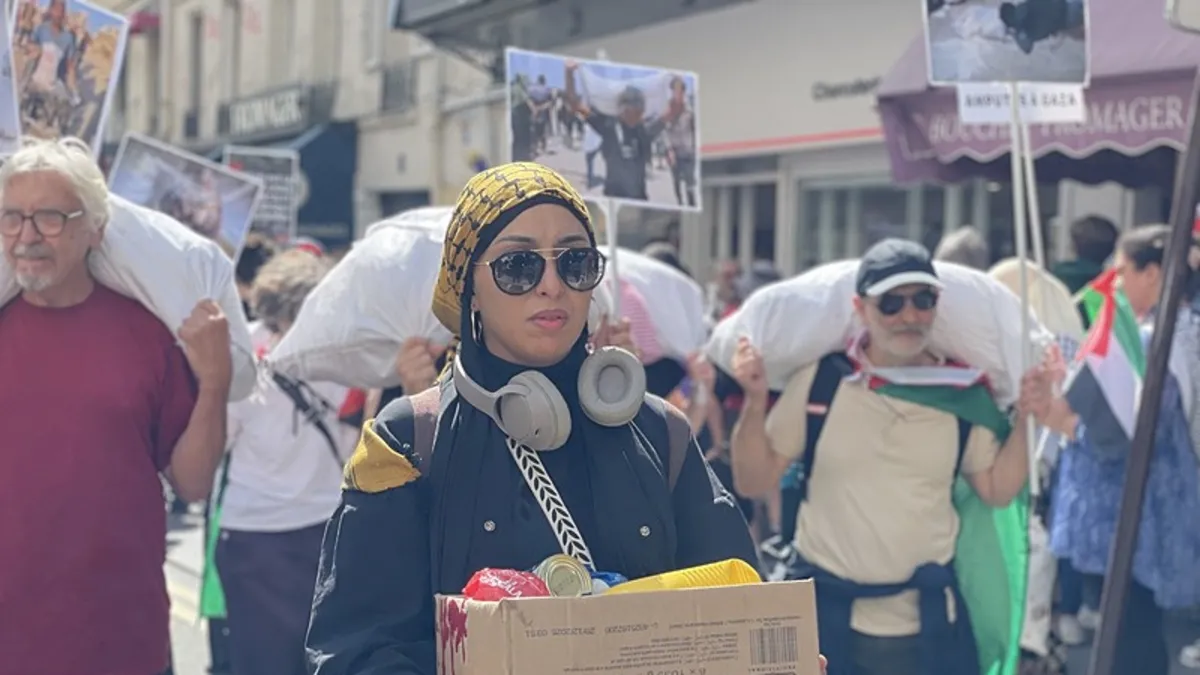 Gazze için tek yürek! Soykırımcı İsrail, Paris'te protesto edildi