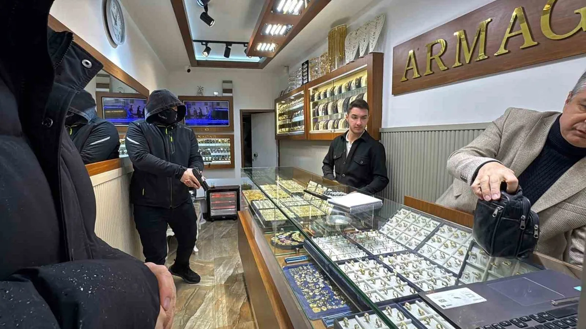 Kuyumcu soygunu tatbikatı gerçeği aratmadı