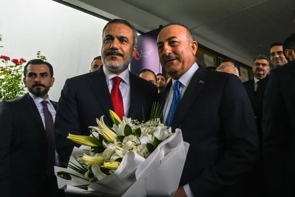 disisleri-bakanliginda-devir-teslim-toreni-hakan-fidan-gorevi-mevlut-cavusoglundan-devraldi-1685953256393.jpg Dışişleri Bakanlığında devir teslim töreni! Hakan Fidan görevi Mevlüt Çavuşoğlu'ndan devraldı - 2