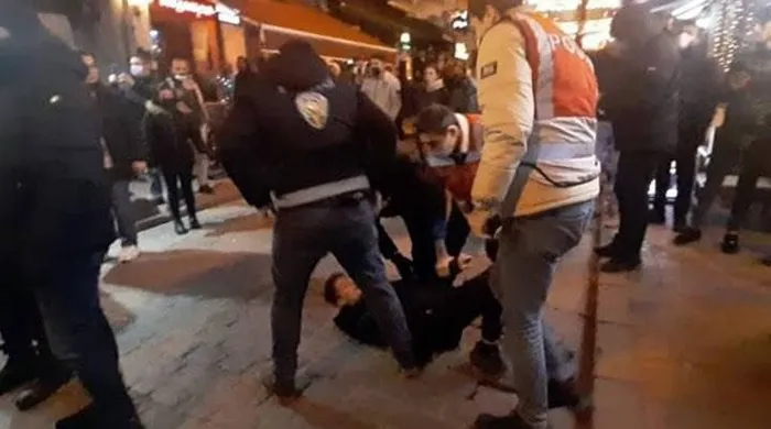 Beyoğlu’nda izinsiz yürüyüş yapan 83 kişi gözaltına alındı - 1