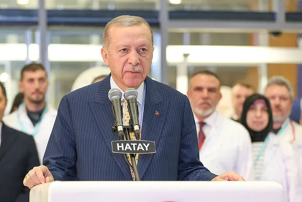 baskan-erdogan-hatay-egitim-ve-arastirma-hastanesi-ile-iskenderun-devlet-hastanesi-acilisinda-aciklamalarda-bu-1706979642677.jpg Başkan Erdoğan, Hatay Eğitim ve Araştırma Hastanesi ile İskenderun Devlet Hastanesi açılışında açıklamalarda bulundu - 4