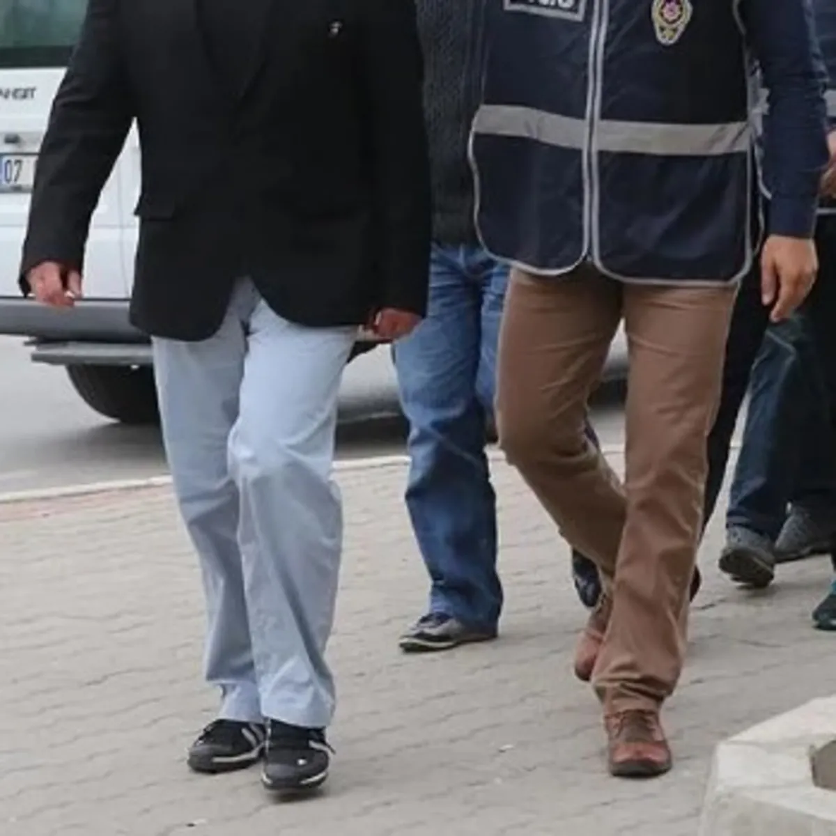 İstanbul'da FETÖ'nün eğitim yapılanmasına darbe: 10 tutuklama