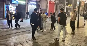 Taksim’de kavga: Kemerle kovaladı