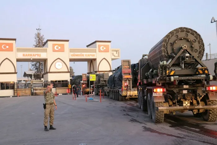 Fırat Nehri üzerinde kurulması planlanan seyyar köprü için sevkiyat yapıldı