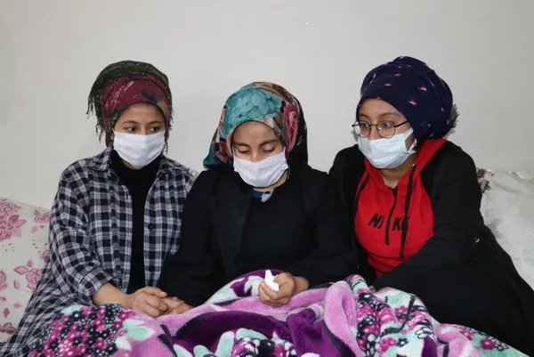 1610956040278.jpg Ne uyuyabiliyor ne de yemek yiyebiliyor! 10 gündür hapşırıyor! - 2