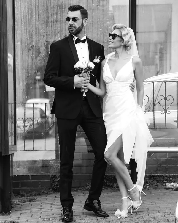 Burcu Binici ve Tankurt Manas sessiz sedasız evlendi! İşte ilk kareler...