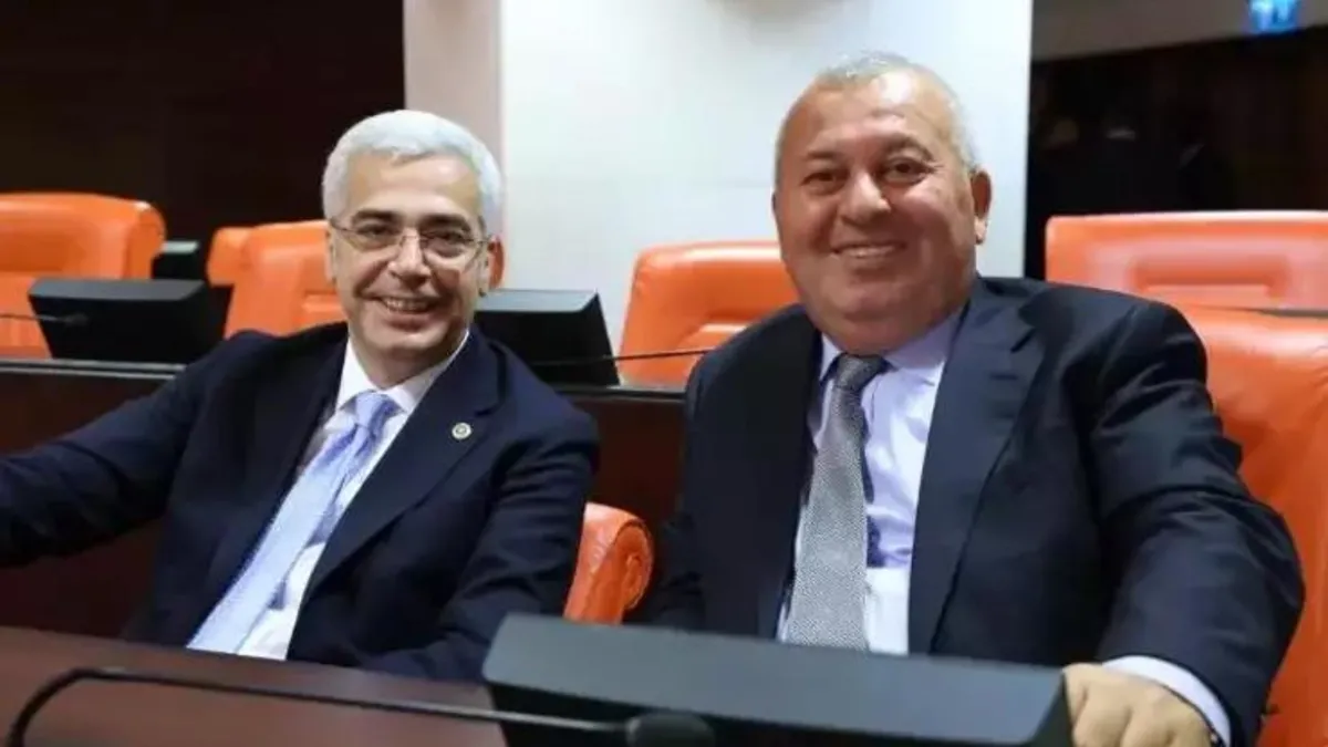 Demokrat Parti'de Cemal Enginyurt ve Salih Uzun istifa etti