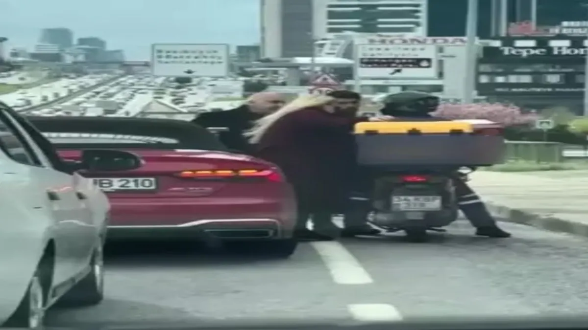 Maltepe D-100'de trafikte tartıştığı motokuryeye silah çekti