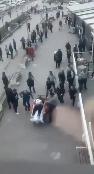 korku-dolu-anlar-pamukkale-universitesi-hastanesinde-silahli-saldiri-cok-sayida-yarali-var-1709305036906.jpeg Korku dolu anlar! Pamukkale Üniversitesi Hastanesi’nde silahlı saldırı: Çok sayıda yaralı var | Olay yerinde 15 boş kovan bulundu - 1