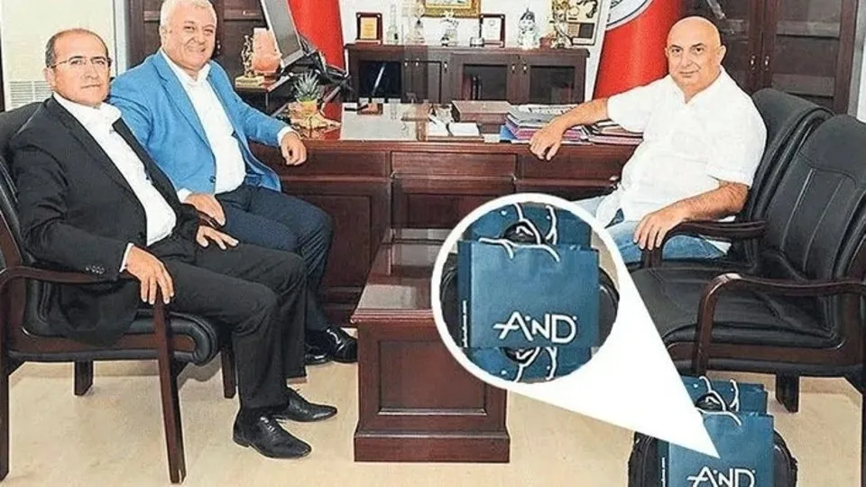 CHP’li Tuncay Özkan ve Engin Özkoç’un asansör sefası! 5 yılda gelen servet