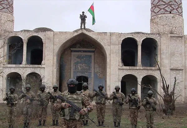 Kafkasya’nın Hiroşima’sı esaretten kurtuldu! Azerbaycan ve Türk bayraklarıyla Ağdam’a girdiler