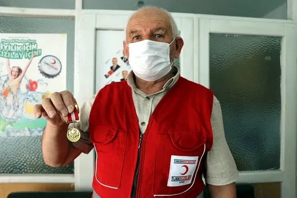 Kızılay'ın çocukken yaptığı yardımdan duyduğu minnet borcunu ödemek için 45 yıldır gönüllü olarak çalışıyor - 3