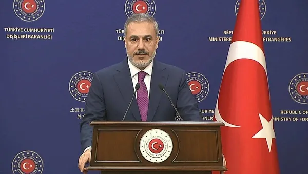 İngiltere Eski Dışişleri Bakanı Jack Straw’dan yıllar sonra Kıbrıs itirafı geldi! Politico’da yazdı: İkiyüzlülük