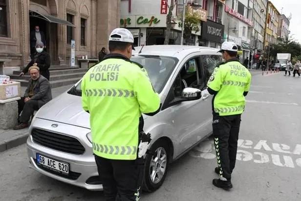 2024 Yılı yeni trafik cezaları ne kadar oldu? Ehliyetsiz araç kullanmak 12, drift yapmak 32 bin, alkollü araç kullanmak 6 bin TL’yi geçiyor.
