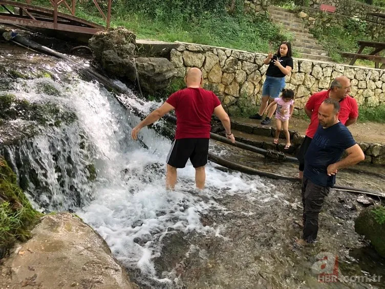 TERMOMETRELER 43,5 DERECEYİ GÖSTERDİ! ADANALILARIN SICAKLA MÜCADELESİ...