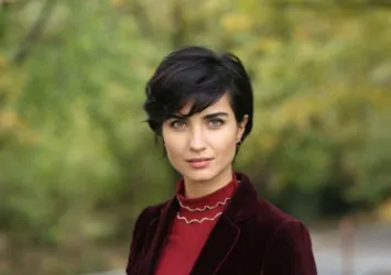 Tuba Büyüküstün yurt dışına kaçıyor!