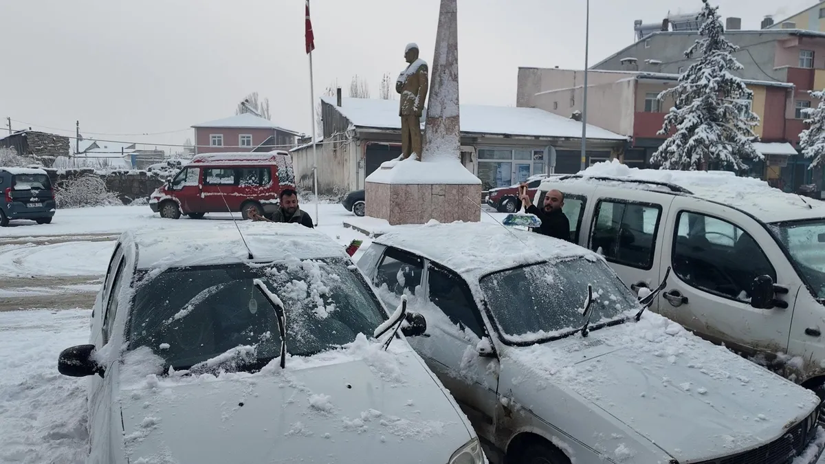 Meteoroloji'den İstanbul dahil birçok ile kar ve sağanak uyarısı | Yeni bir soğuk hava dalgası yurda giriş yapıyor