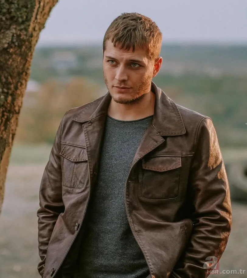 Siyah Kalp'in Cihan'ı Burak Tozkoparan bakın kimin torunuymuş! Merhum oyuncu... 4