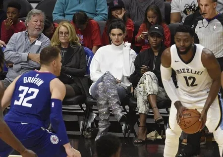 Kendall Jenner yeni sevgilisini de NBA'den buldu