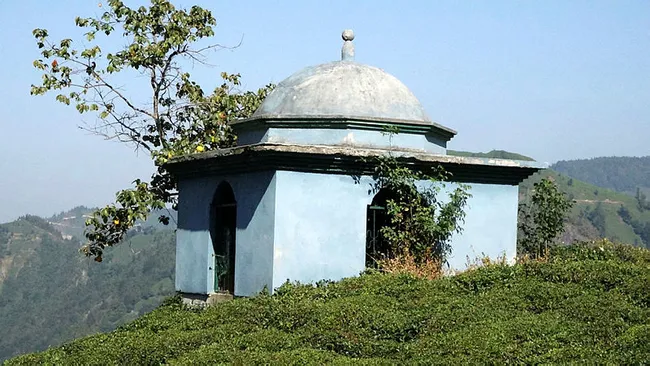 Rize’de 86 yaşındaki İsmail dede ölmeden kendine türbe gibi mezar yaptırdı - 3