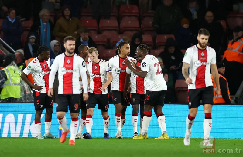 Manchester City lig sonuncusuna elendi! Southampton 2 golle turladı 5