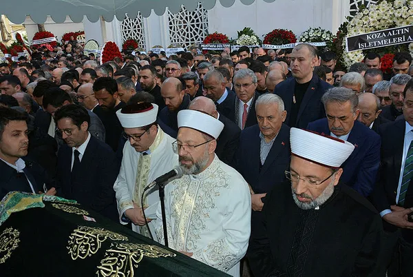 AK Parti Genel Başkanvekili Binali Yıldırım'ın annesi Fahriye Yıldırım toprağa verildi - 5