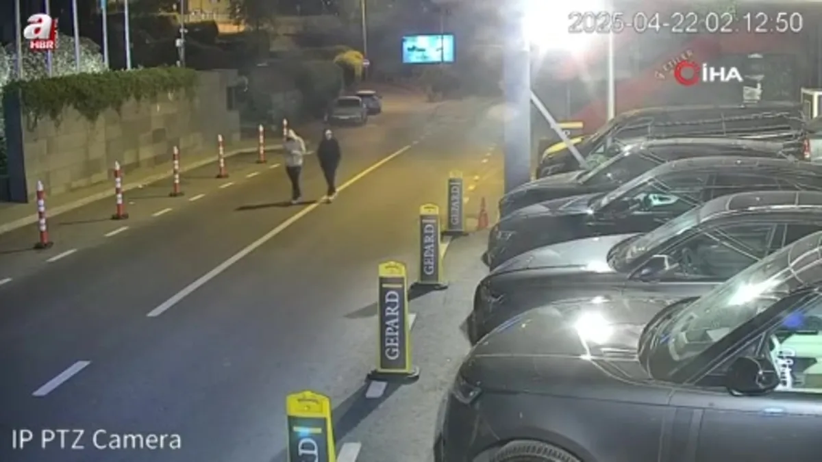 Beşiktaş’ta haraç almak için oto galeriyi kurşunladılar: O anlar kamerada