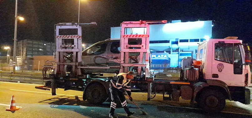 Zeytinburnu D-100 Karayolu'nda feci kaza