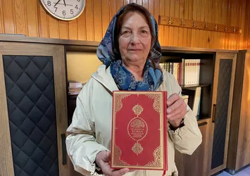 80 yaşındaki Bulgar kadın Hz. Muhammed'in (sav) hayatından etkilenip Müslüman oldu