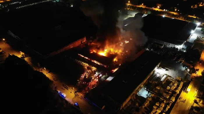 Son dakika: Elazığ Organize Sanayi Bölgesinde fabrikada yangın - 2
