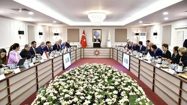 İYİ Parti’deki toplantının perde arkasında bomba sözler: Tek girersek sıfır çekeriz oya göre iş birliği yapalım