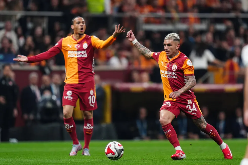 galatasarayin-yildizi-torreiraya-avmde-yumruklu-saldiri-1778619209921.jpg Galatasaray'ın yıldızı Torreira'ya AVM'de yumruklu saldırı! - 2