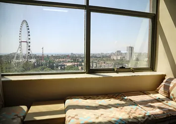 Otel konforunda deniz manzaralı yurt