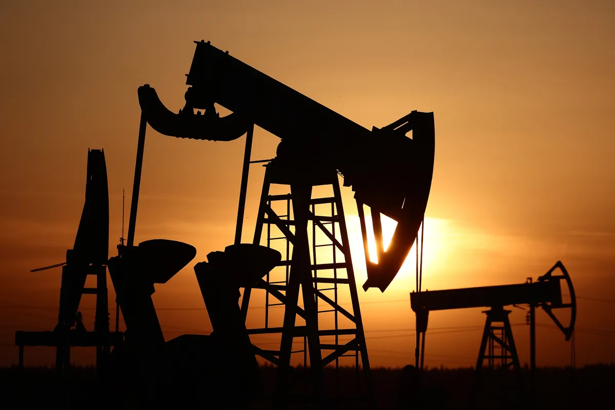 petrol-90-dolara-dayandi-ons-ve-gram-altinda-yeni-tahmin-1784624477497.jpg Hürmüz Boğazı’nda geçişlerin durması ve çatışmaların şiddetlenmesi halinde petrol fiyatlarında yükselişim devam edeceği değerlendiriliyor. (Foto: A Haber)
